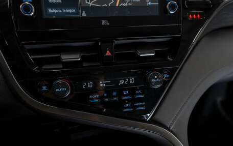 Toyota Camry, 2021 год, 3 590 000 рублей, 23 фотография