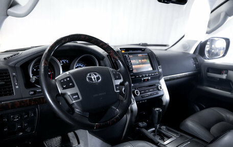 Toyota Land Cruiser 200, 2010 год, 2 550 000 рублей, 14 фотография