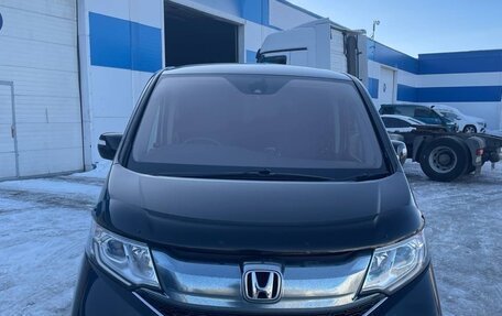 Honda Stepwgn IV, 2016 год, 1 950 000 рублей, 3 фотография