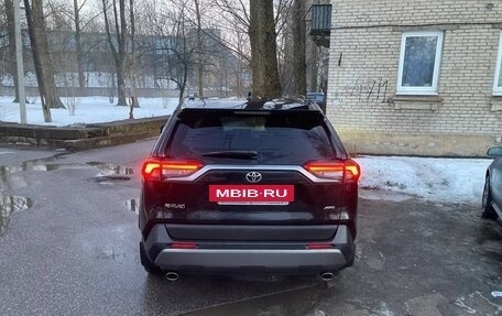 Toyota RAV4, 2020 год, 2 400 000 рублей, 2 фотография