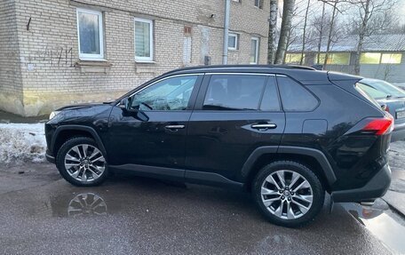 Toyota RAV4, 2020 год, 2 400 000 рублей, 4 фотография