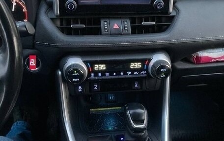 Toyota RAV4, 2020 год, 2 400 000 рублей, 9 фотография