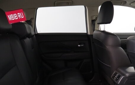 Mitsubishi Outlander III рестайлинг 3, 2019 год, 2 179 000 рублей, 13 фотография