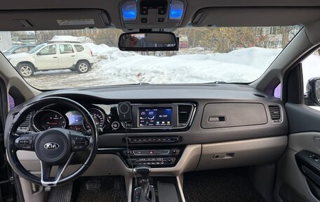 KIA Carnival III, 2017 год, 2 200 000 рублей, 11 фотография