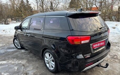 KIA Carnival III, 2017 год, 2 200 000 рублей, 8 фотография