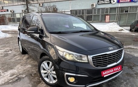 KIA Carnival III, 2017 год, 2 200 000 рублей, 3 фотография
