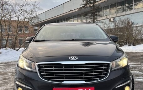 KIA Carnival III, 2017 год, 2 200 000 рублей, 2 фотография