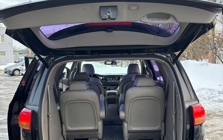 KIA Carnival III, 2017 год, 2 200 000 рублей, 14 фотография