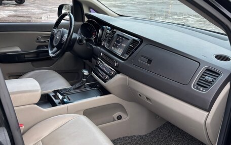 KIA Carnival III, 2017 год, 2 200 000 рублей, 20 фотография