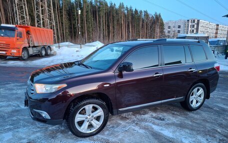 Toyota Highlander III, 2011 год, 2 100 000 рублей, 1 фотография