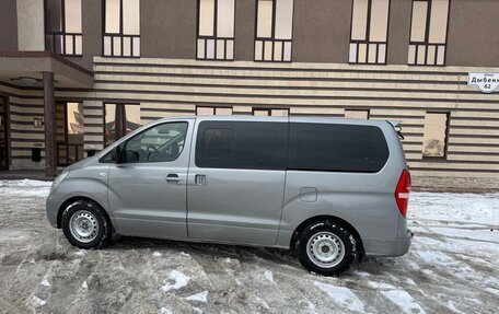 Hyundai Grand Starex Grand Starex I рестайлинг 2, 2011 год, 1 290 000 рублей, 1 фотография