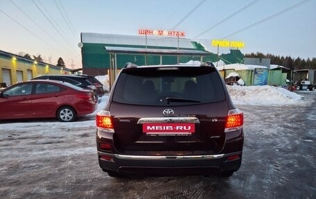 Toyota Highlander III, 2011 год, 2 100 000 рублей, 4 фотография