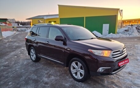 Toyota Highlander III, 2011 год, 2 100 000 рублей, 2 фотография