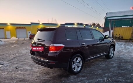 Toyota Highlander III, 2011 год, 2 100 000 рублей, 3 фотография