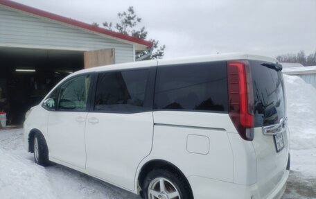 Toyota Noah III, 2015 год, 1 690 000 рублей, 5 фотография