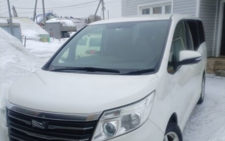 Toyota Noah III, 2015 год, 1 690 000 рублей, 3 фотография