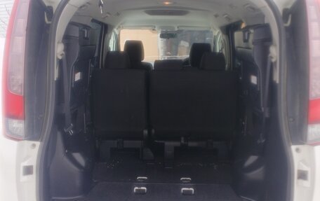 Toyota Noah III, 2015 год, 1 690 000 рублей, 9 фотография