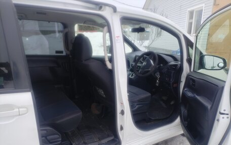 Toyota Noah III, 2015 год, 1 690 000 рублей, 8 фотография