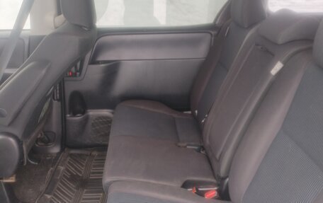 Toyota Noah III, 2015 год, 1 690 000 рублей, 12 фотография