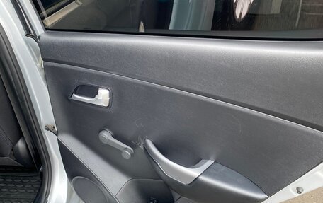 KIA Rio III рестайлинг, 2016 год, 17 фотография