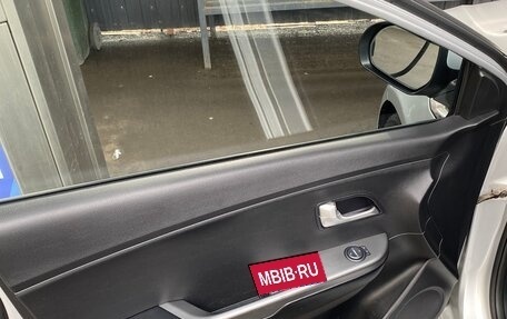 KIA Rio III рестайлинг, 2016 год, 12 фотография