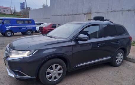 Mitsubishi Outlander III рестайлинг 3, 2018 год, 1 999 999 рублей, 2 фотография