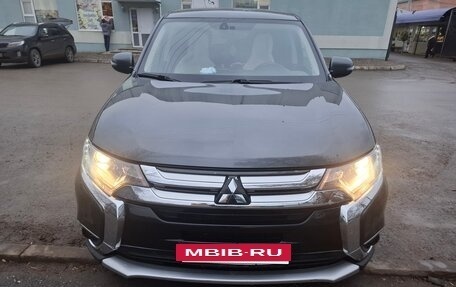 Mitsubishi Outlander III рестайлинг 3, 2018 год, 1 999 999 рублей, 4 фотография
