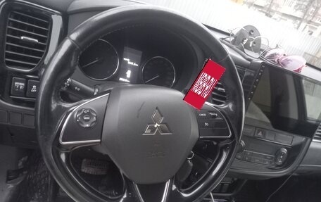 Mitsubishi Outlander III рестайлинг 3, 2018 год, 1 999 999 рублей, 10 фотография