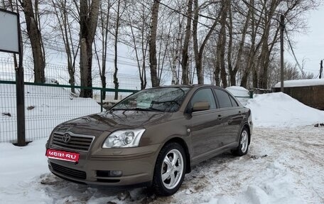 Toyota Avensis III рестайлинг, 2005 год, 585 000 рублей, 1 фотография