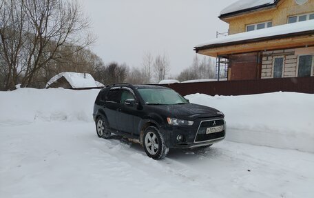 Mitsubishi Outlander III рестайлинг 3, 2010 год, 990 000 рублей, 2 фотография