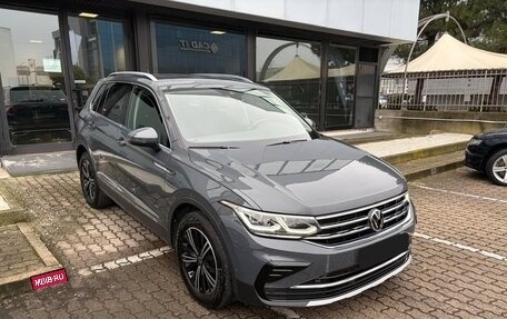Volkswagen Tiguan II, 2022 год, 3 170 000 рублей, 1 фотография