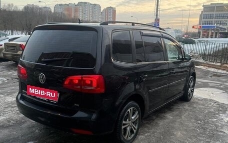 Volkswagen Touran III, 2012 год, 900 000 рублей, 4 фотография