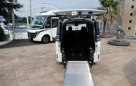 Toyota Voxy III, 2020 год, 1 950 001 рублей, 3 фотография