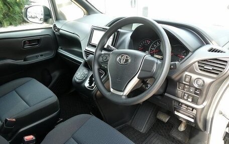 Toyota Voxy III, 2020 год, 1 950 001 рублей, 14 фотография