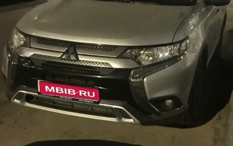Mitsubishi Outlander III рестайлинг 3, 2019 год, 2 220 000 рублей, 1 фотография