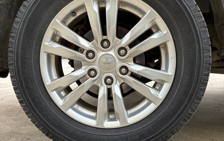 Mitsubishi Pajero IV, 2015 год, 2 300 000 рублей, 11 фотография