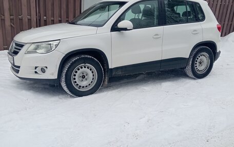 Volkswagen Tiguan I, 2011 год, 965 000 рублей, 2 фотография