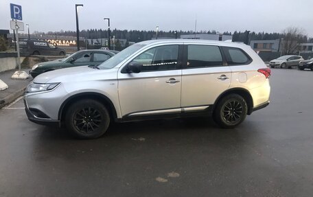 Mitsubishi Outlander III рестайлинг 3, 2019 год, 2 220 000 рублей, 4 фотография