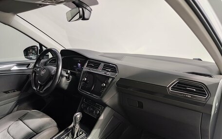 Volkswagen Tiguan II, 2018 год, 2 850 000 рублей, 21 фотография