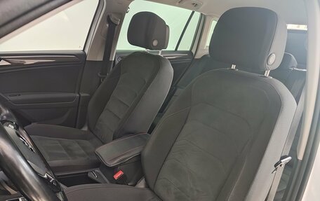 Volkswagen Tiguan II, 2018 год, 2 850 000 рублей, 17 фотография