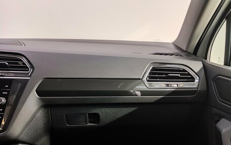 Volkswagen Tiguan II, 2018 год, 2 850 000 рублей, 13 фотография