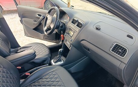 Volkswagen Polo VI (EU Market), 2012 год, 800 000 рублей, 3 фотография