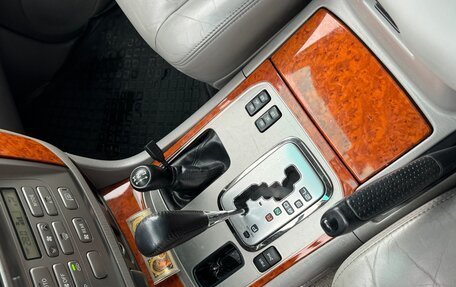 Toyota Land Cruiser 100 рестайлинг 2, 2006 год, 2 900 000 рублей, 13 фотография