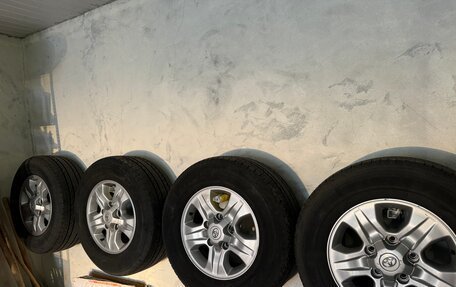 Toyota Land Cruiser 100 рестайлинг 2, 2006 год, 2 900 000 рублей, 23 фотография