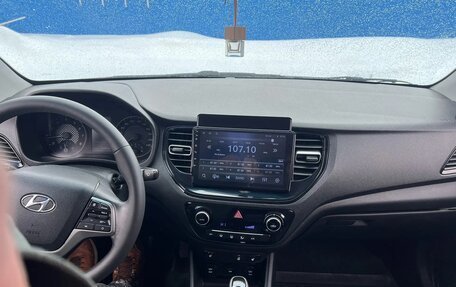 Hyundai Solaris II рестайлинг, 2021 год, 1 100 000 рублей, 3 фотография