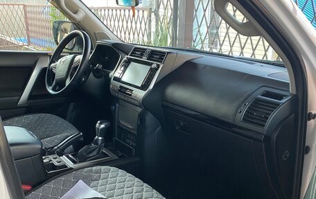 Toyota Land Cruiser Prado 150 рестайлинг 2, 2018 год, 5 500 000 рублей, 3 фотография