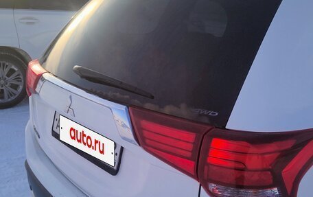 Mitsubishi Outlander III рестайлинг 3, 2016 год, 1 680 000 рублей, 4 фотография