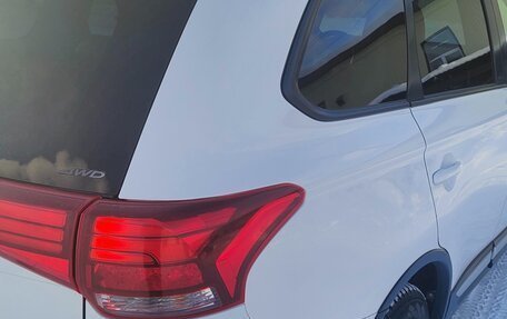 Mitsubishi Outlander III рестайлинг 3, 2016 год, 1 680 000 рублей, 3 фотография