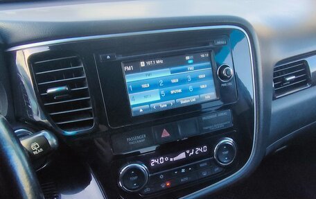 Mitsubishi Outlander III рестайлинг 3, 2016 год, 1 680 000 рублей, 7 фотография