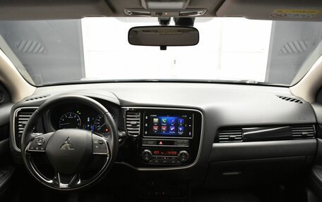 Mitsubishi Outlander III рестайлинг 3, 2019 год, 2 235 000 рублей, 12 фотография